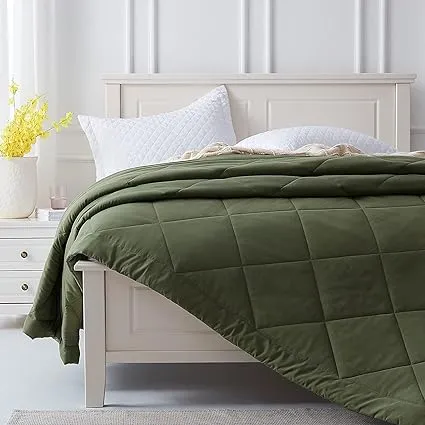 SunStyle Home Quilt Queen Green Lightweight Comforter Reversible Bedspread for All Season Soft Cozy Quilted Blanket Down Alternative Bedding (90''x90'' Olive Green)