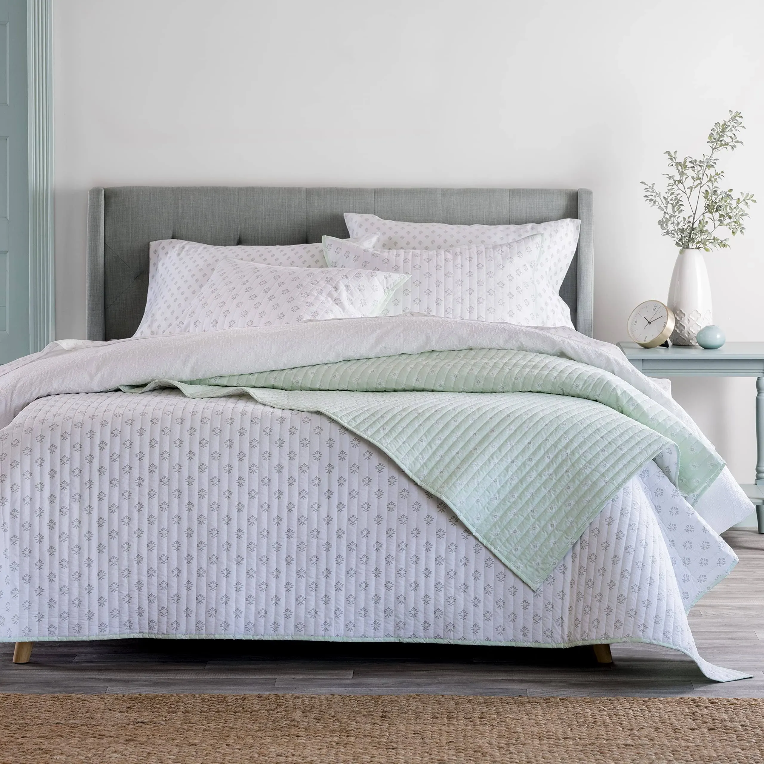 Martha Stewart Quilt Set, Naomi Block Print, Queen, Grey