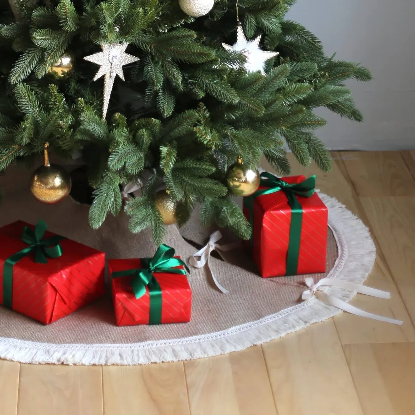 Your Magic Moment 36' Burlap Christmas Tree Skirt