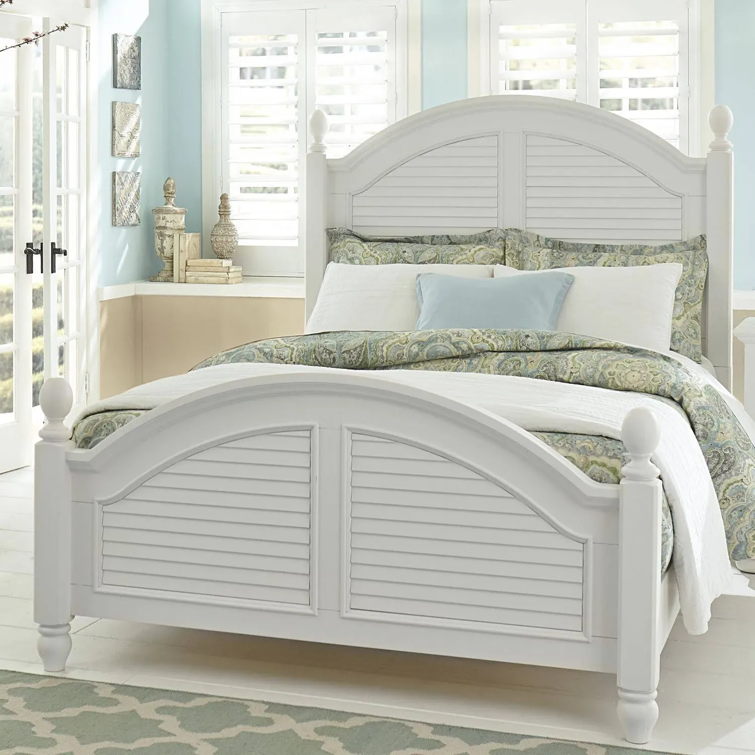 Liberty Furniture Industries Summer House I Queen Poster Bed, Oyster White